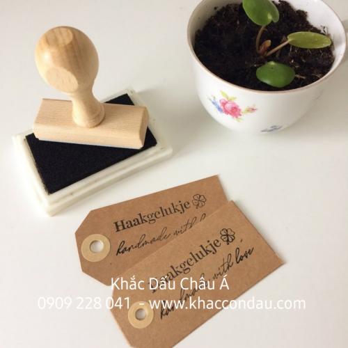 Con Dấu Gỗ Đóng Lên Thùng Carton