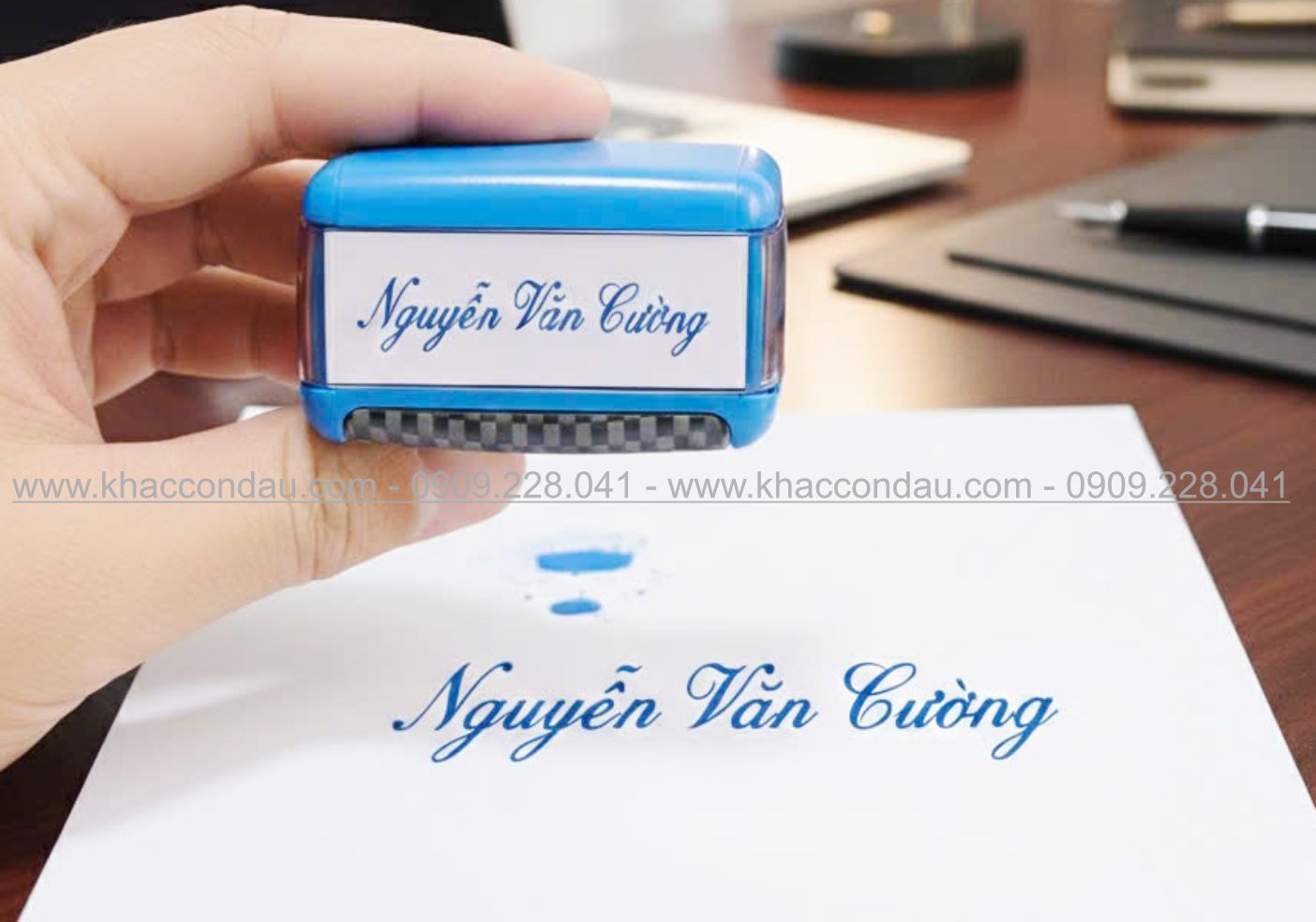 đặt con dấu mộc tên